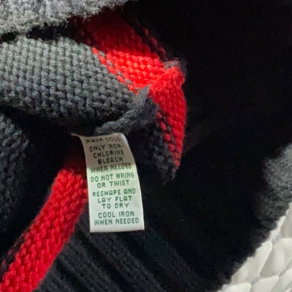 Lauren Ralph Lauren Men's Sweater in Navy and Red Stripes - Picture 6 of 8